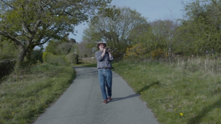 Voir, regarder et écouter suffisent : Faire un film avec Tom Wood, par Emmanuel Bonn